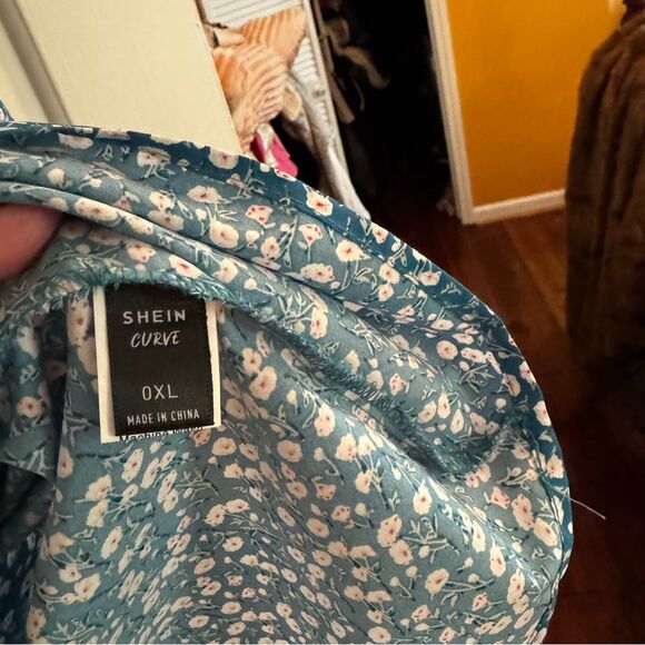 Floral V-Neck Blouse - Picture 3 of 8